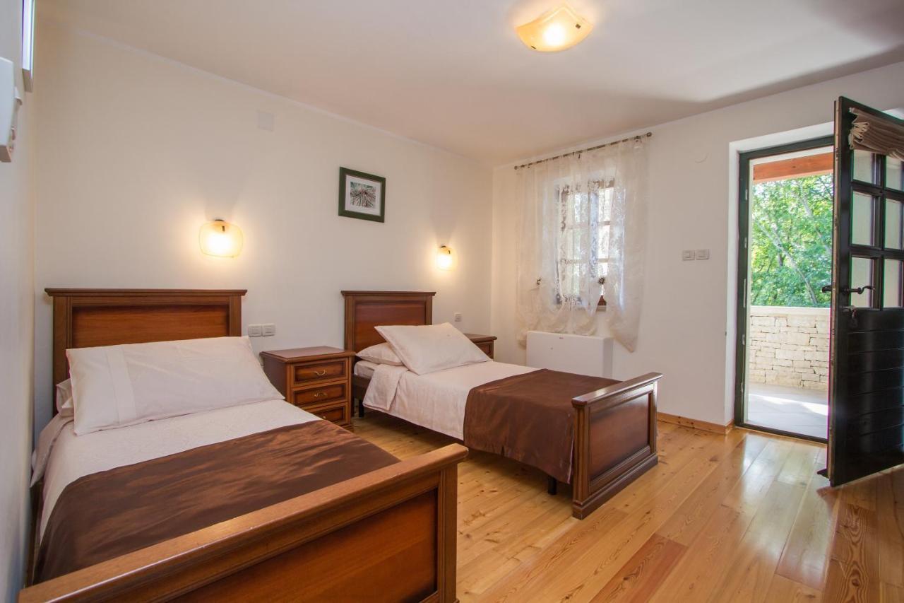 Villa Kringa Tinjan Extérieur photo