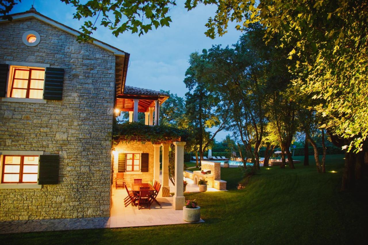 Villa Kringa Tinjan Extérieur photo