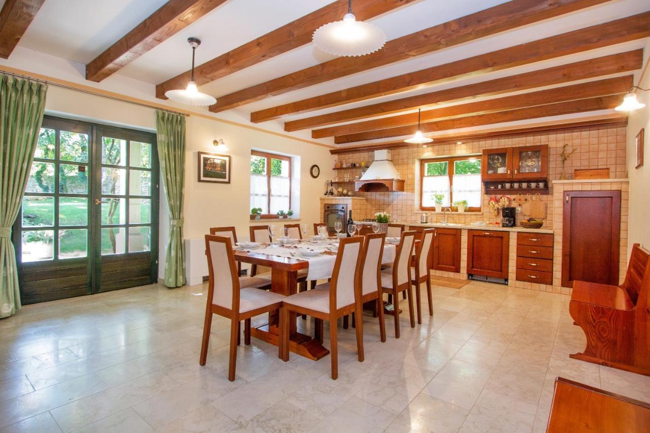Villa Kringa Tinjan Extérieur photo