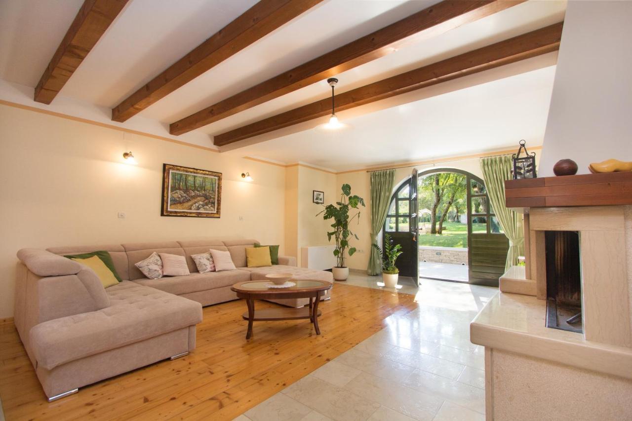 Villa Kringa Tinjan Extérieur photo