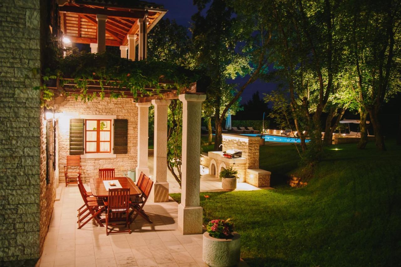 Villa Kringa Tinjan Extérieur photo