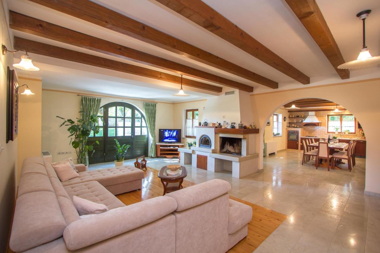 Villa Kringa Tinjan Extérieur photo