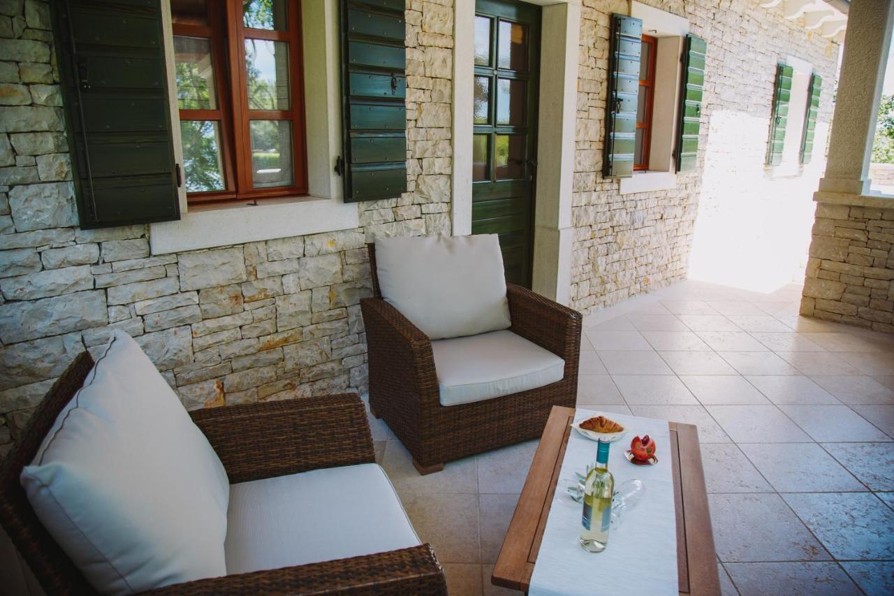 Villa Kringa Tinjan Extérieur photo