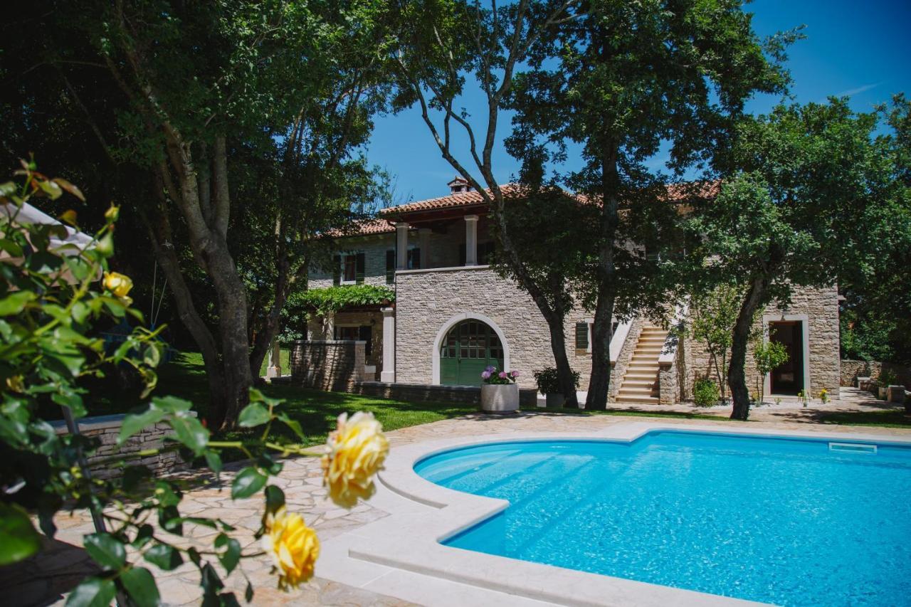 Villa Kringa Tinjan Extérieur photo